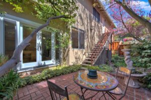 30b9d2b6-e2e4-4282-b186-52c88a969819(1)