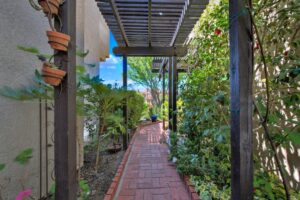 c9c3bd06-58b7-47eb-9fec-9ebc53125b16(1)